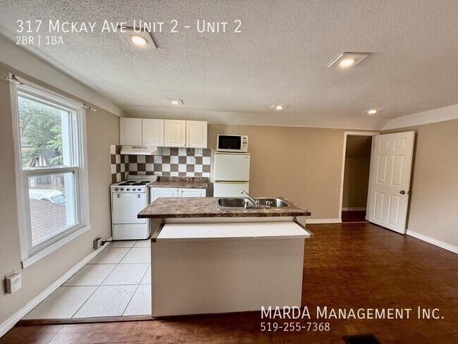 Photo du bâtiment - CHARMING 2 BED/1 BATH BETWEEN WEST WINDSOR + HYDRO