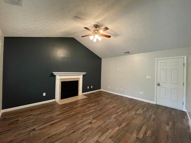Foto del edificio - COMING SOON! Lovely Single Family Home! At...