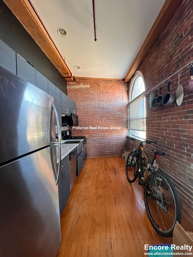 Foto del edificio - 244 Brighton Ave