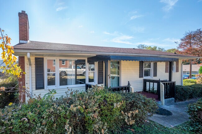 Building Photo - 2519 Amhurst St