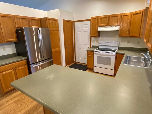 Foto del edificio - Updated 4-Bedroom, 3-Bath Home with Walk-Out Basement