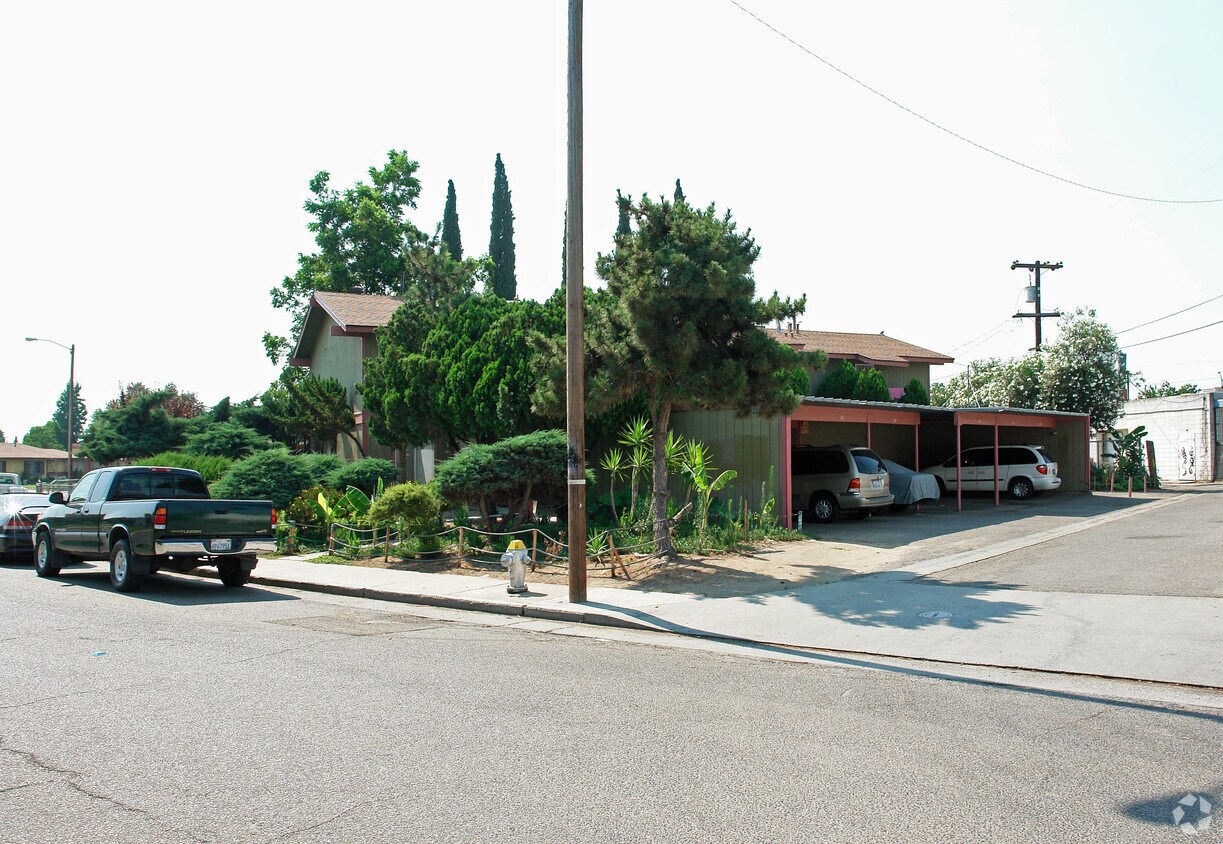 Foto del edificio - 4230 E Fairfax Ave