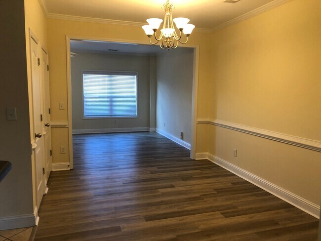 Foto del edificio - PRE-LEASING FOR AUGUST 10TH, 2026!