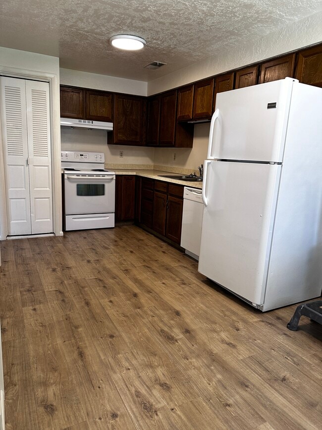 Building Photo - 5590 S 2200 W