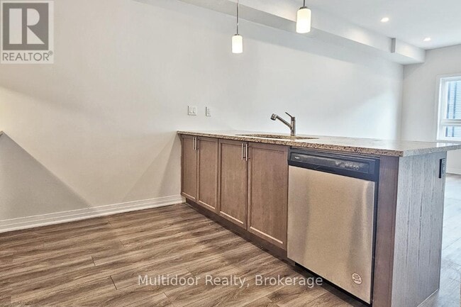 Building Photo - 51 Sparrow Ave