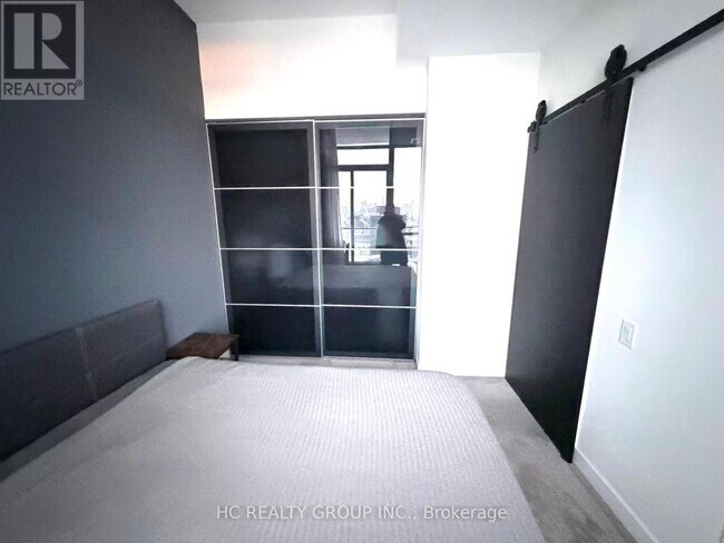 Photo du bâtiment - 33 Singer Ct