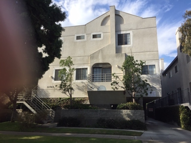 Building - 12765 Venice Blvd