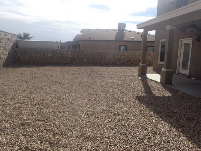 Building Photo - 3088 Coyote Park Dr