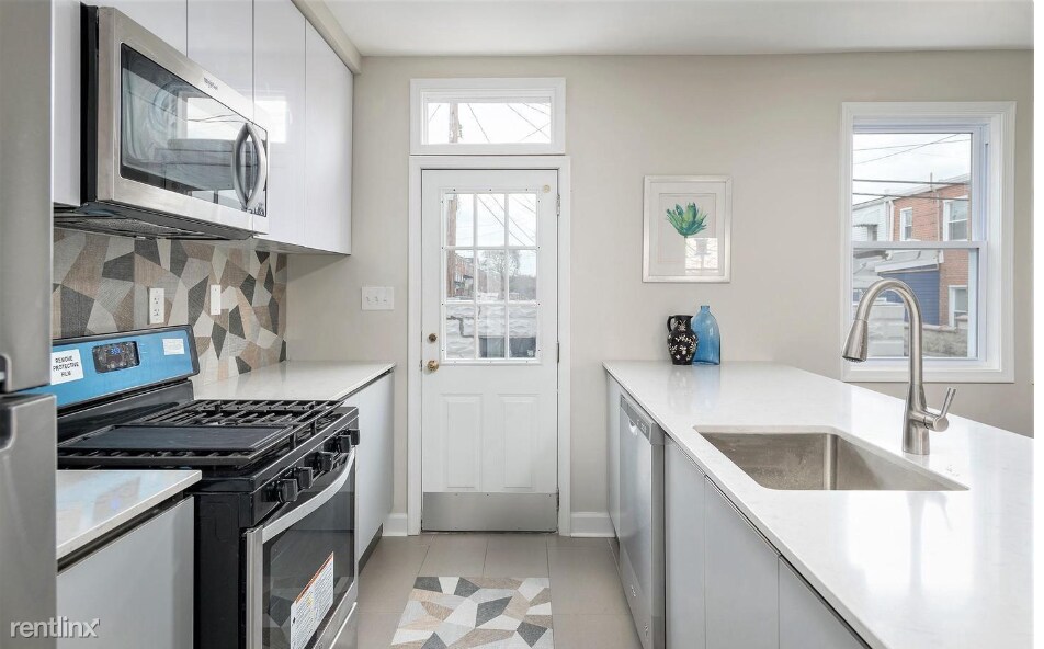 Primary Photo - 3 br, 2 bath Townhome - 2710 Erdman Avenue