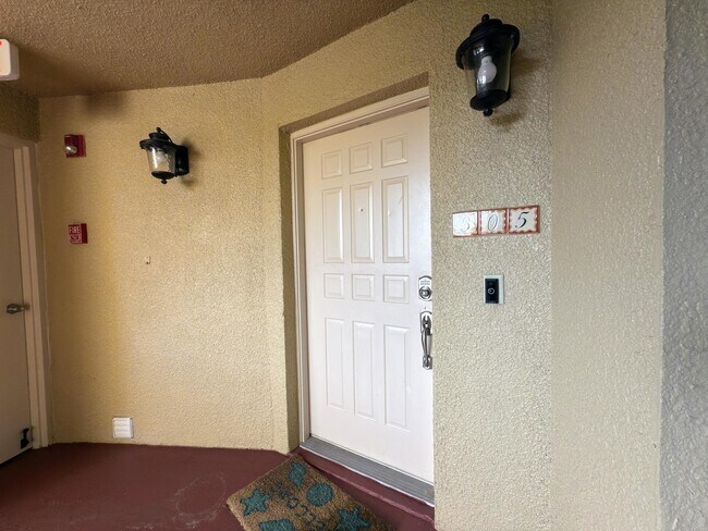 Foto del edificio - 700 Uno Lago Dr