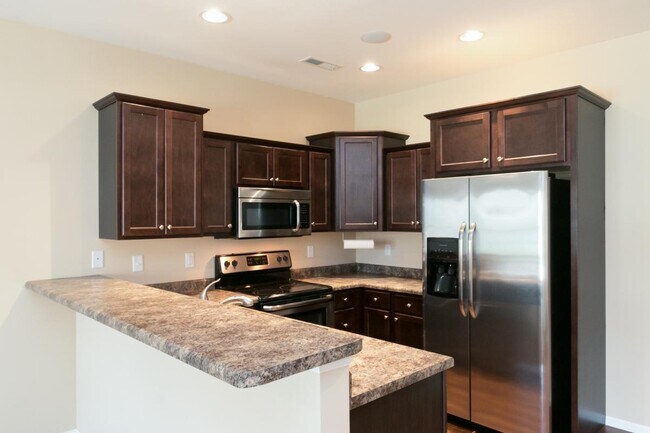 Building Photo - 402 Churchill Dr