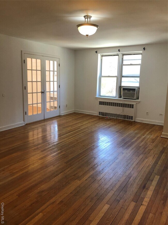 Foto del edificio - 66-33 Yellowstone Blvd