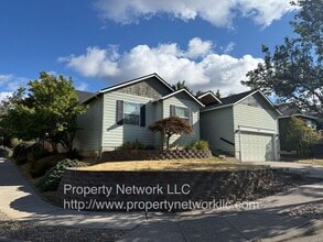 Building Photo - 5729 SE 15th Dr