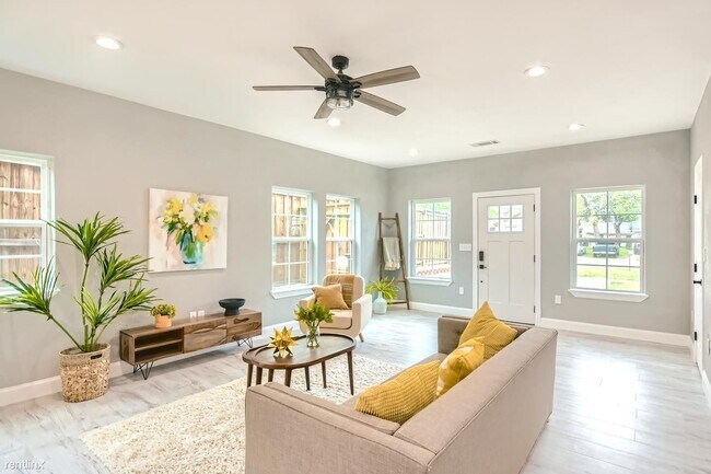 Building Photo - 3 br, 2 bath House - 1914 Burlington Boule...