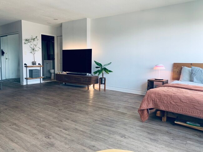 Foto del edificio - 5100 N Marine Dr
