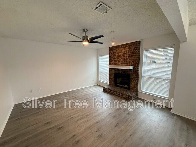 Foto del edificio - 2326 Summer Pl Dr