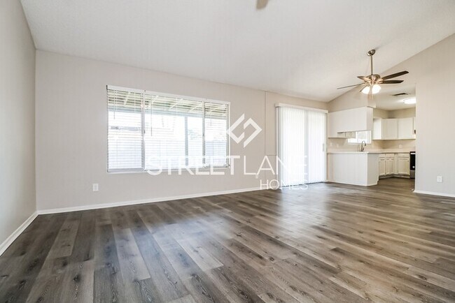 Building Photo - REDUCED PRICE! Charming 4 Bedroom in Peoria!