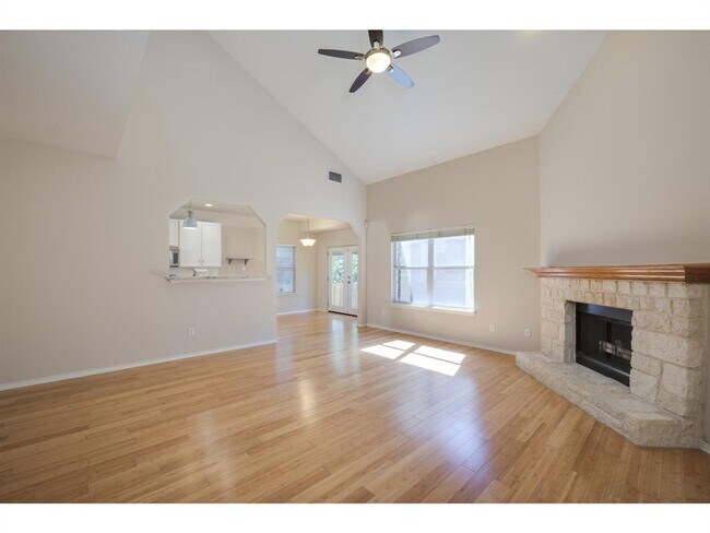 Foto del edificio - 5709 Pecanwood Ln