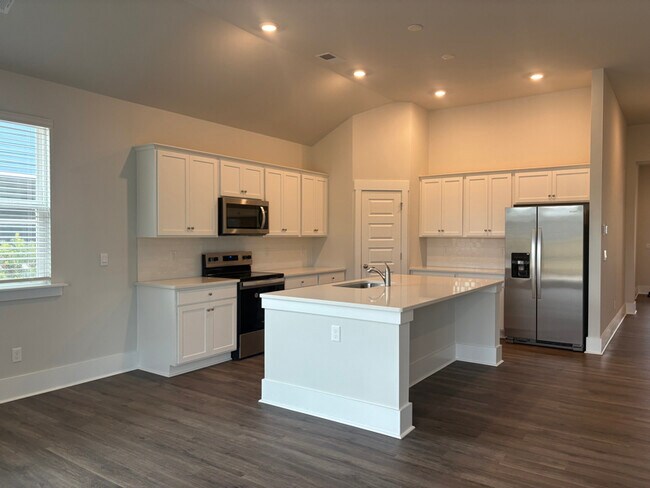 Building Photo - 5093 Roundhead Dr