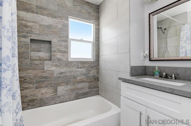 Foto del edificio - 845 E 13th St