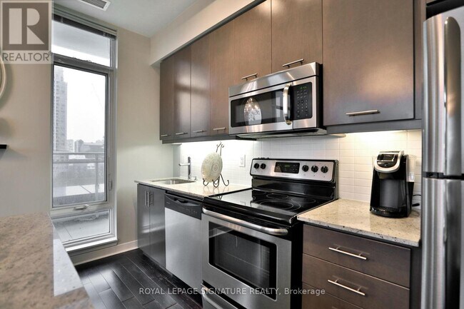 Building Photo - 365 Prince of Wales Dr