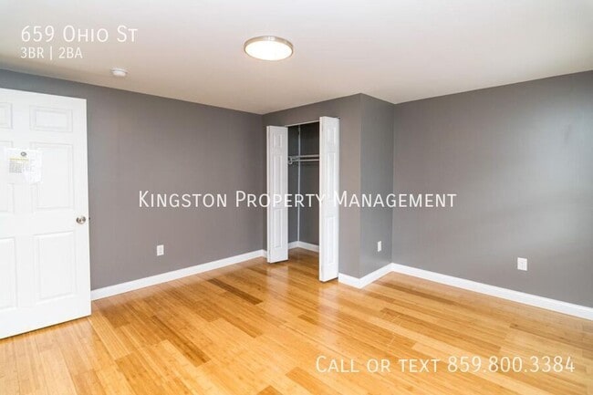 Building Photo - Gorgeous 3 Bedroom House!! 1/2 OFF securit...