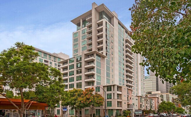Building Photo - 425 W Beech