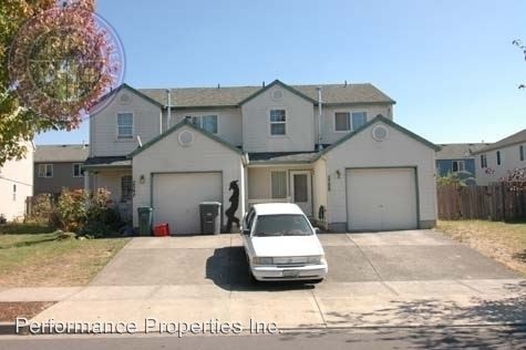 Primary Photo - 2592-2592 NE Amber Ave