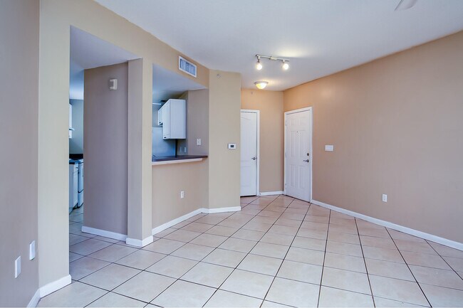 Building Photo - 5060 Fairways Cir