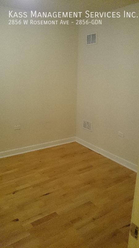 Foto del edificio - 2856 W Rosemont Ave