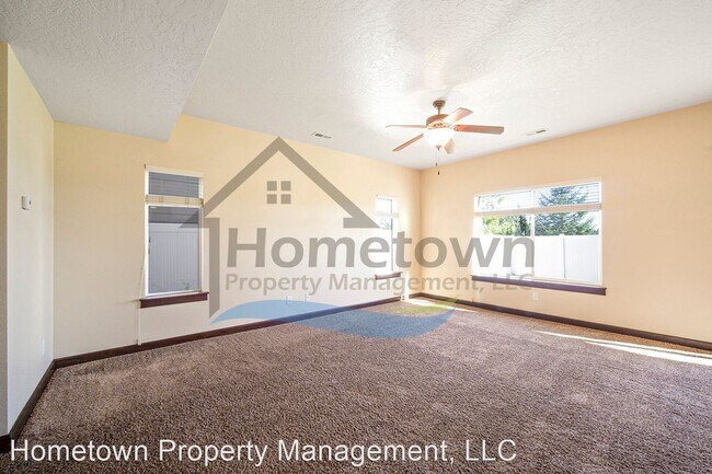 Foto del edificio - 4 br, 2.5 bath House - 1760 Pyrenees Loop