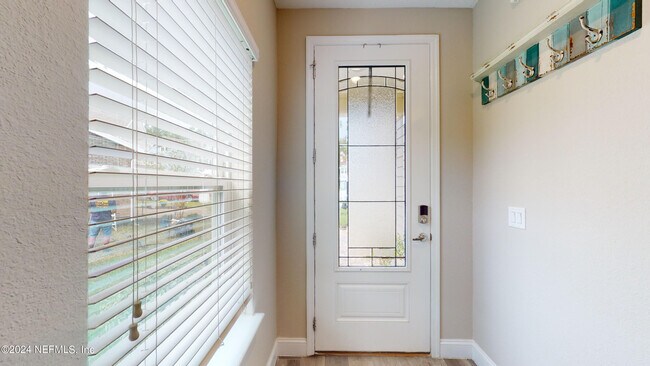 Building Photo - 201 Silver Creek Pl