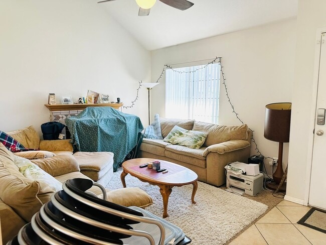 Building Photo - Updated Townhome Close to LLUMC & VA Hospital