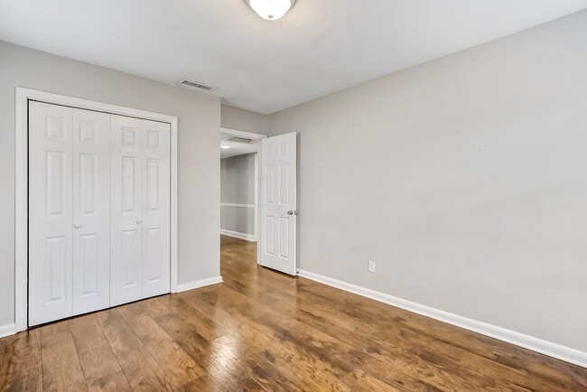 Building Photo - 5761 Lake Lucina Dr S