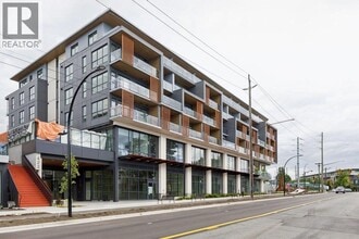 Building Photo - 422-422 E 3rd St
