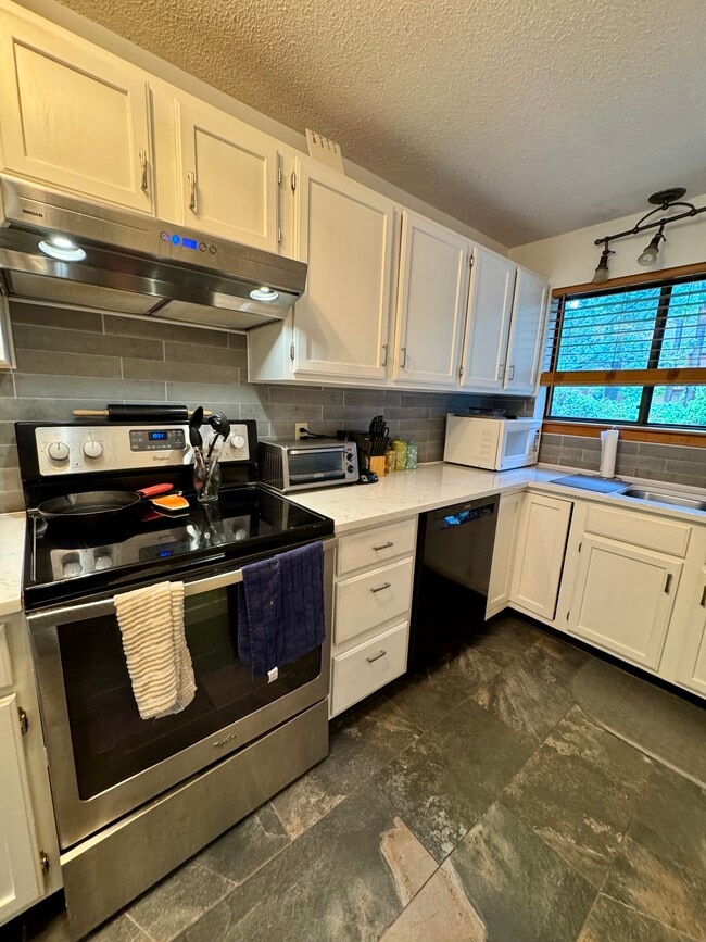 Building Photo - 74 Dunvegan Woods