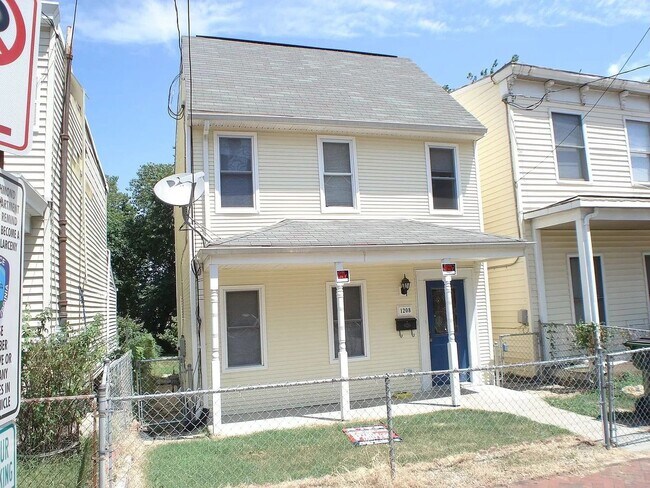 Building Photo - Home Sweet Home! Awesome 4 Bedroom/2 Bath ...