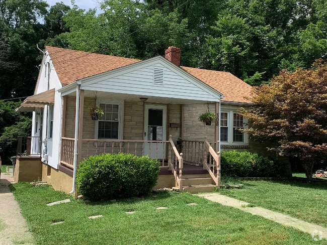 Building Photo - 308 Village Dr