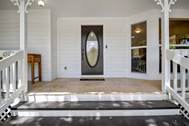 Foto del edificio - 7447 Hawkins Rd