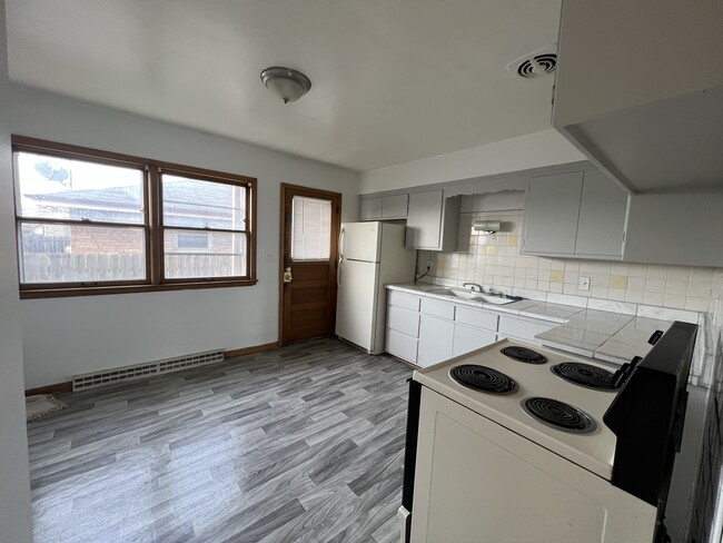 Building Photo - 2600 W Holt Ave