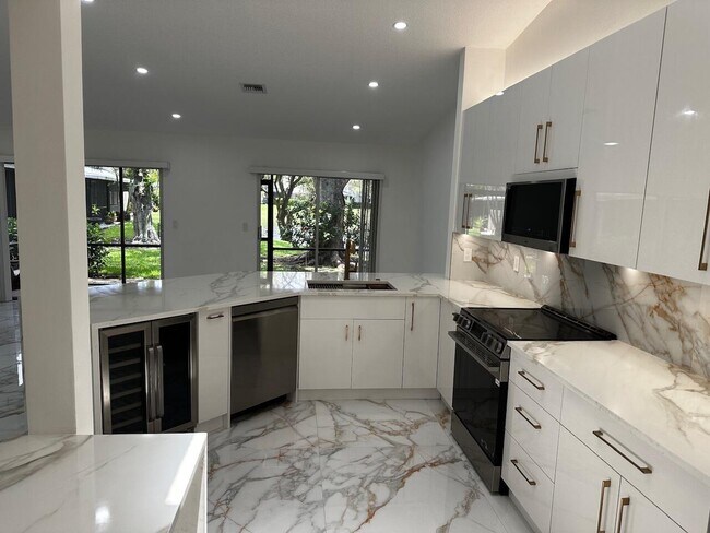 Foto del edificio - 2173 Discovery Cir W