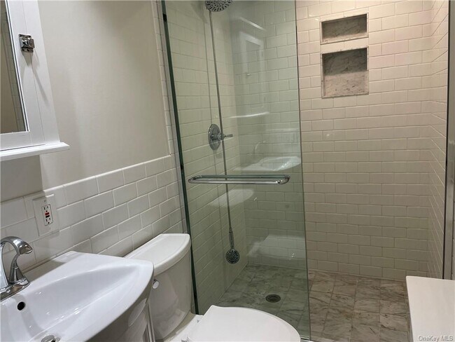 Foto del edificio - 407 Midland Ave