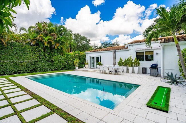 Foto del edificio - 3 br, 2 bath House - 70 NE 99th St