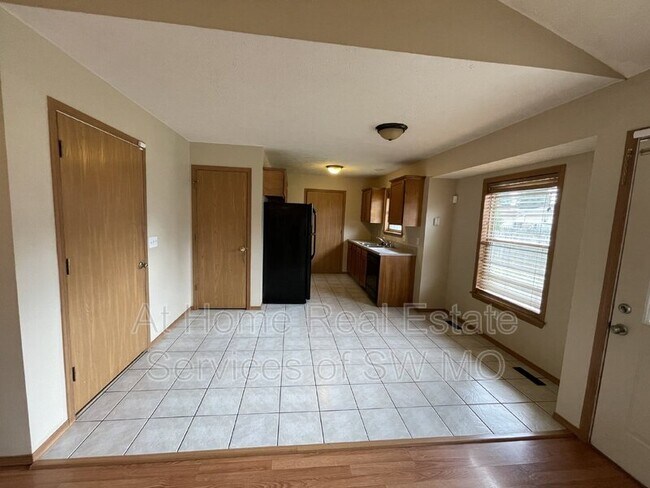 Building Photo - 3216 W Scott St