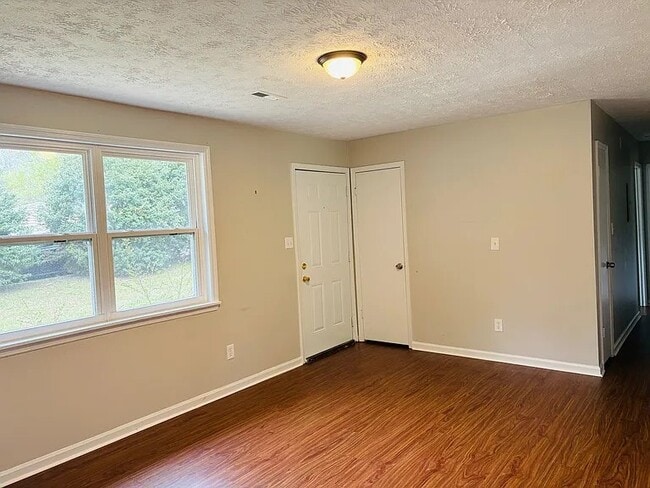 Foto del edificio - 42 Westgate Park Ln
