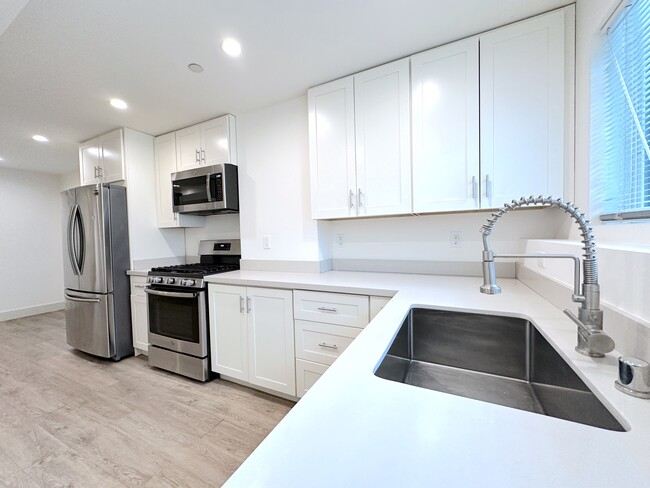 Building Photo - 108 Bosworth St