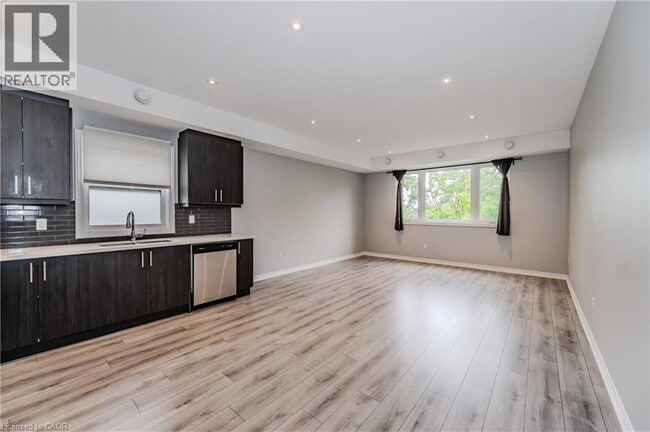 Building Photo - 17 Mary St