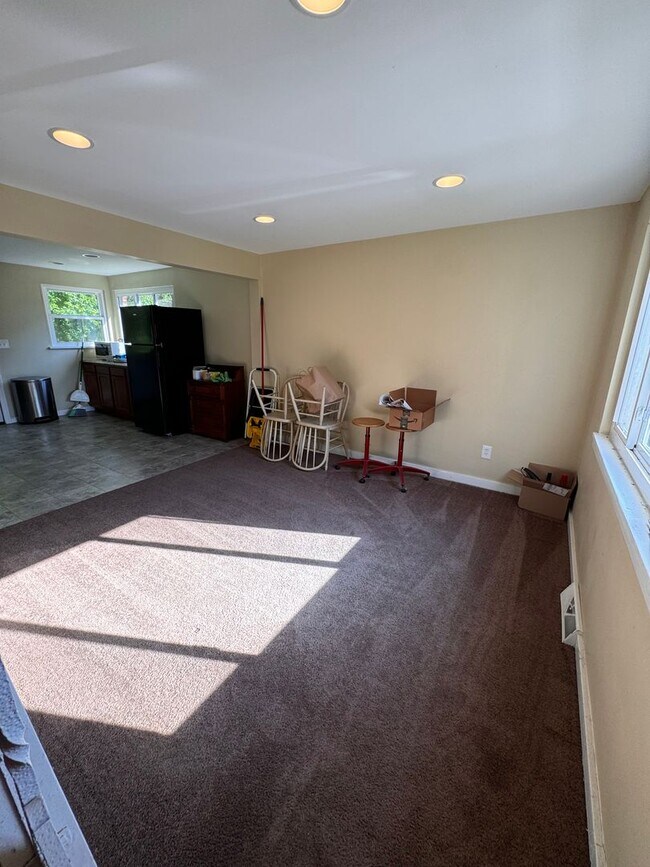Building Photo - 3 Bedroom Home available in Penn Hills