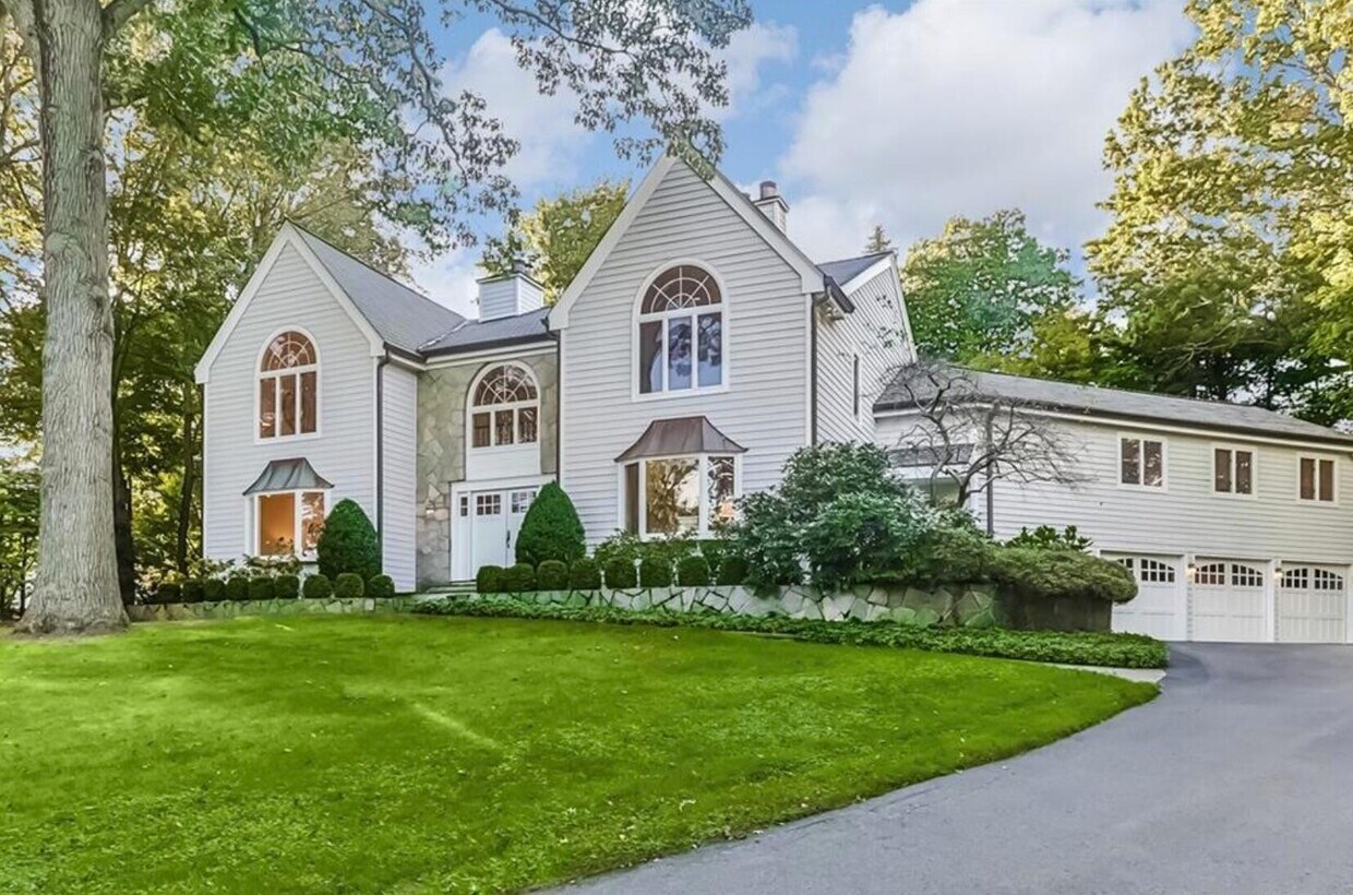 Foto principal - 10 Bates Farm Ln
