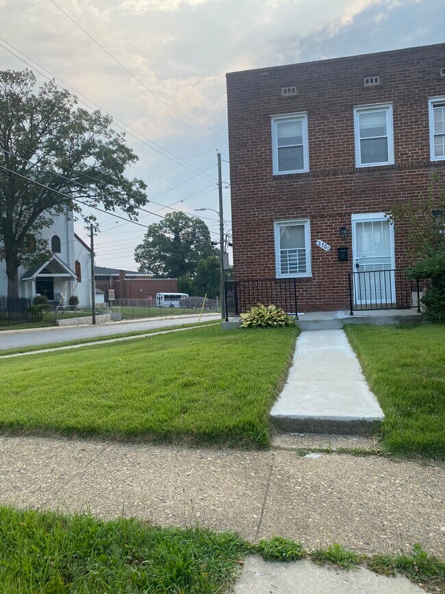 Front of Townhouse - 2701 Bookert Dr